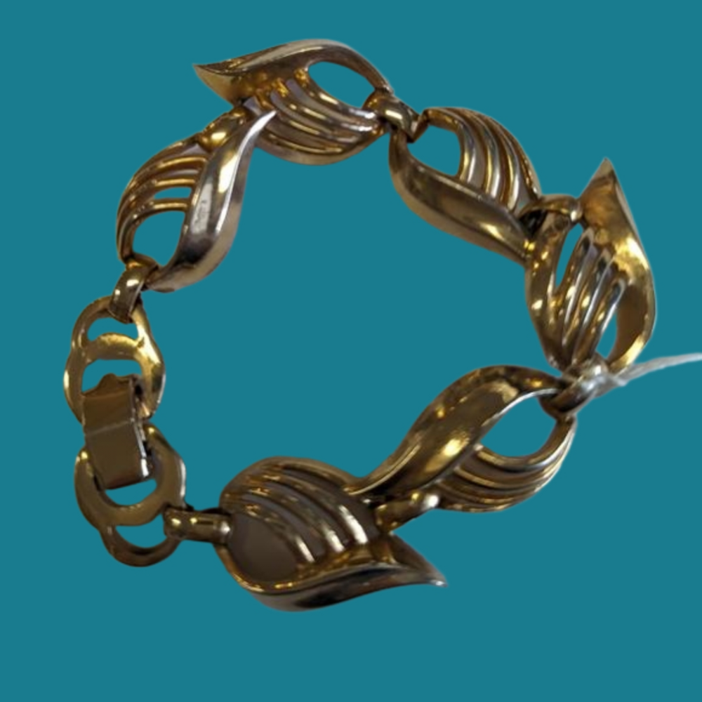 Sperry Vintage Gold Tone Design Bar Clasp Bracelet